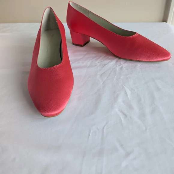Intentionally Blank Coral Pink Low Heels - Picture 6 of 6